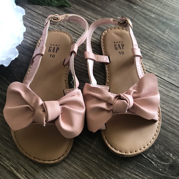 Pink bow Sandler, Baby Gap, size 10 - Picture 2 of 3